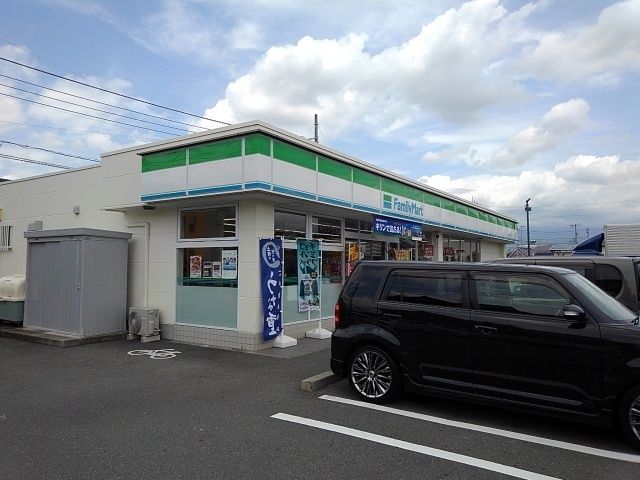 近くのファミリーマート　岩松店まで350m（徒歩5分）
