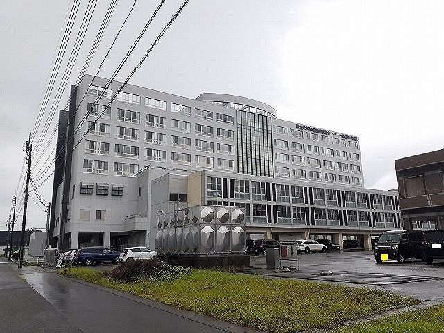 近くの魚沼基幹病院まで440m（徒歩6分）