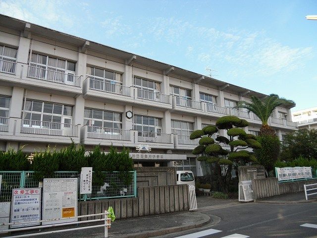近くの壬生川小学校様まで460m（徒歩6分）