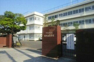 近くの佐原高等学校まで610m（徒歩8分）