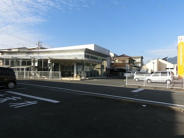 近くの銀行まで700m（徒歩9分）
