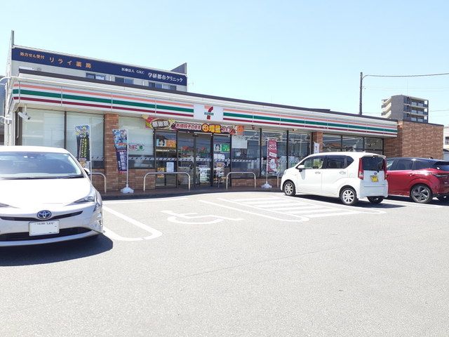近くのセブンイレブン福岡北原店まで1,000m（徒歩13分）