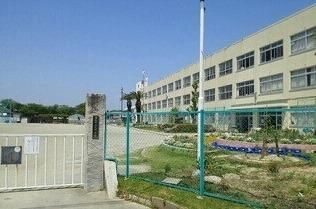 近くの小学校まで1,100m（徒歩14分）
