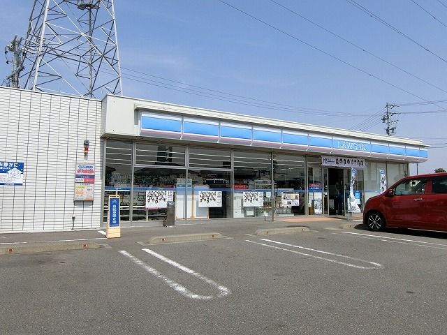 近くのローソン揖斐池田店まで700m(徒歩9分)