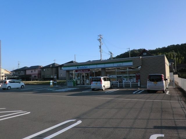 近くのコンビニまで650m（徒歩9分）