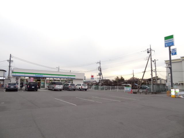 近くのファミリーマート駒生二丁目店まで750m（徒歩10分）