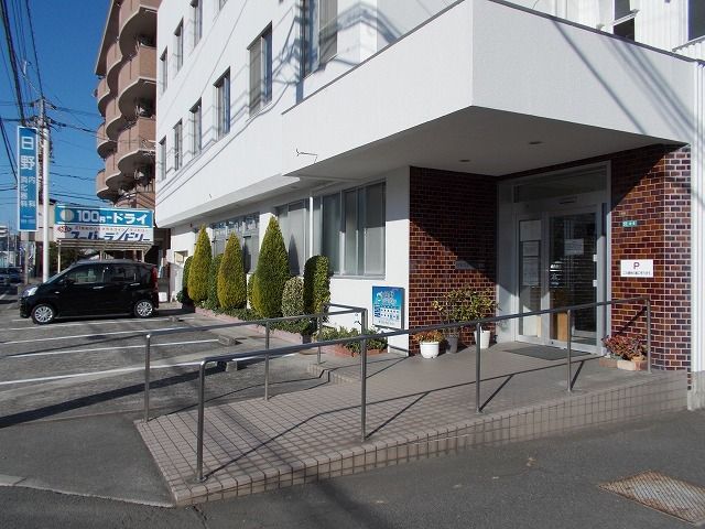 近くの日野内科消化器科様まで850m（徒歩11分）