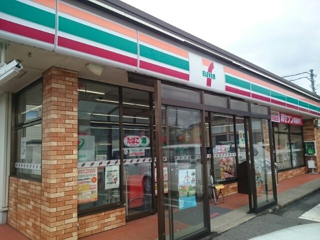 近くのセブンイレブン下越巻店まで200m(徒歩3分)