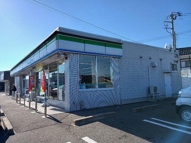 近くのファミリーマート 松本村井店まで800m(徒歩10分)