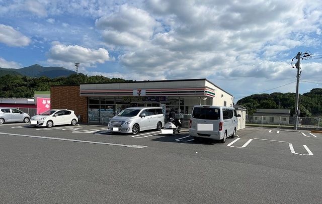 近くのコンビニまで350m（徒歩5分）