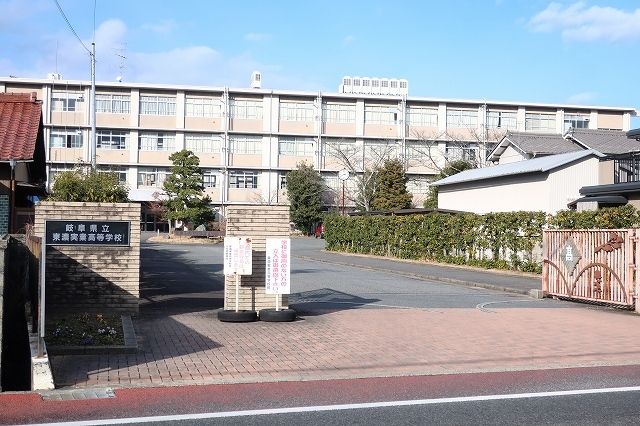 近くの東濃実業高校まで500m（徒歩7分）