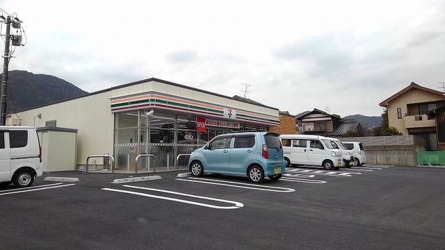 近くのセブンイレブンまで400m(徒歩5分)