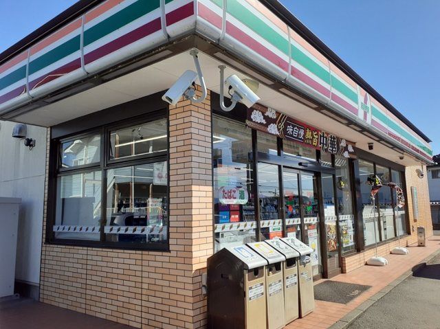 近くのセブンイレブン箕郷町上芝店まで950m（徒歩12分）
