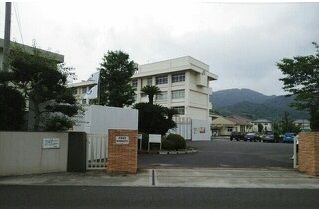 近くの大柿高校まで480m（徒歩6分）