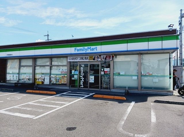 近くのファミリマート伊予農高通り店様まで2,700m（徒歩34分）