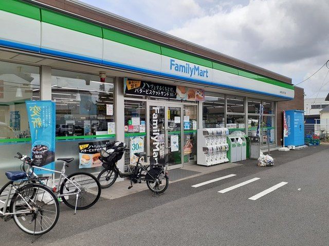 近くのファミリーマートまで500m(徒歩7分)
