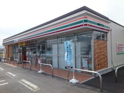 近くのコンビニまで180m（徒歩3分）