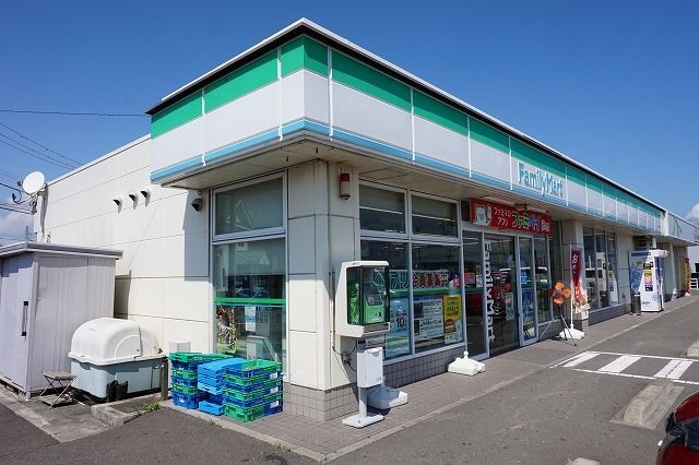 近くのファミリーマート矢本赤井店まで550m(徒歩7分)