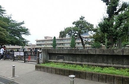 近くの相模原市立南大野小学校まで350m(徒歩5分)