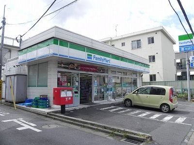 近くのファミリーマート柏富勢店まで850m（徒歩11分）