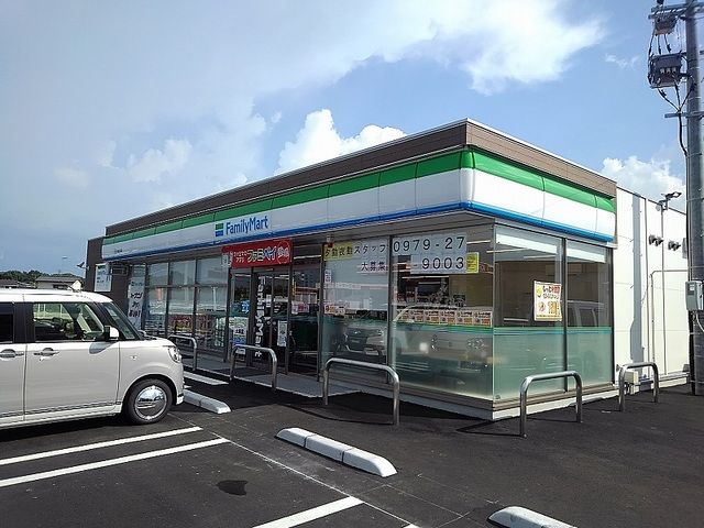 近くのファミリーマート 中津犬丸店まで210m(徒歩3分)