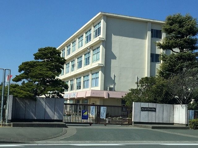 近くの浜松市立豊西小学校まで200m（徒歩3分）
