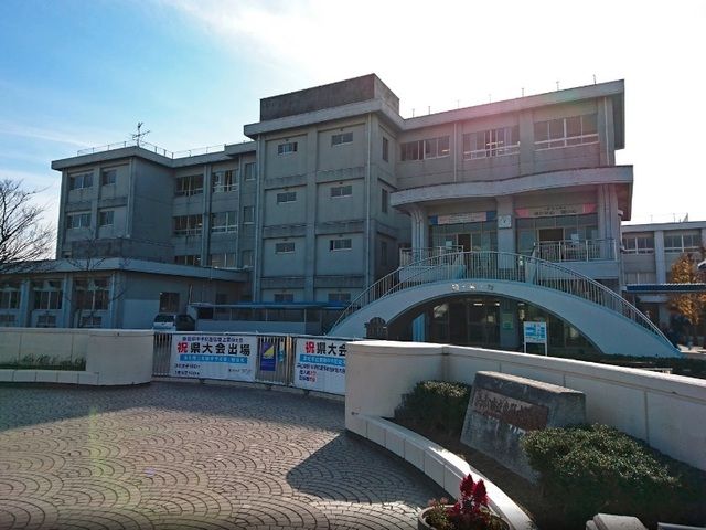 近くの浜松市立東陽中学校まで450m(徒歩6分)