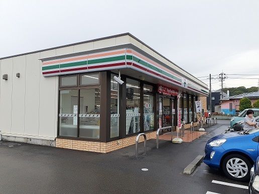 近くのセブンイレブン日向北町店まで500m(徒歩7分)