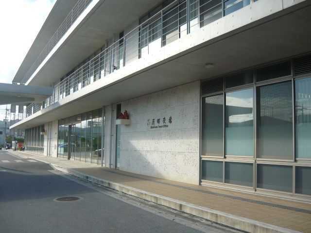 近くの西原町役場まで950m(徒歩12分)