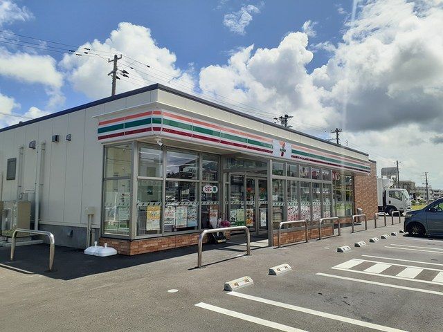 近くのセブンイレブン西原我謝店まで409m(徒歩6分)