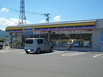 近くのコンビニまで500m（徒歩7分）