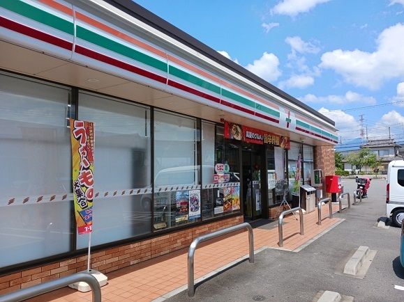 近くのセブンイレブン浜川町店まで1,200m（徒歩15分）