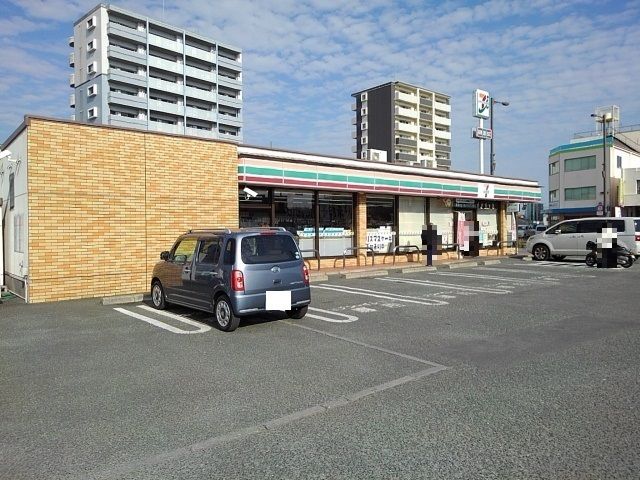 近くのセブンイレブン上近見店まで800m（徒歩10分）