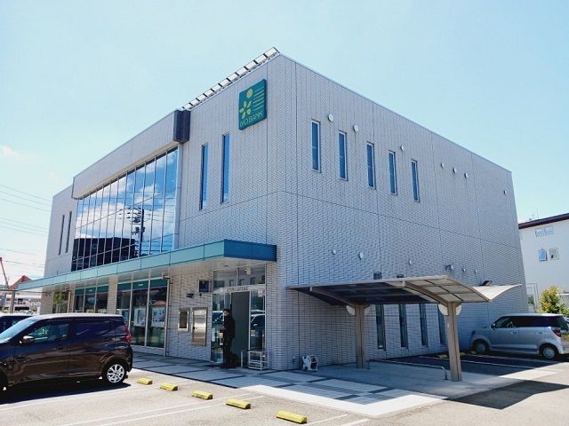 近くの伊予銀行福音寺支店様まで500m（徒歩7分）