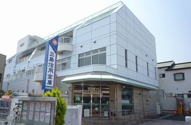 近くの三島信用金庫宇佐美支店まで650m（徒歩9分）