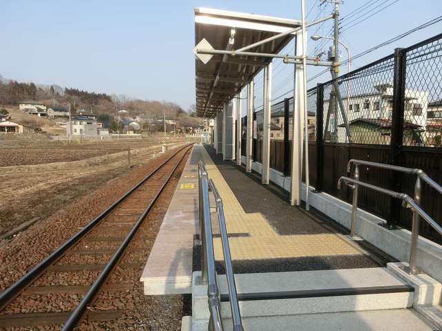 近くのJR鴻野山駅まで1,500m（徒歩19分）