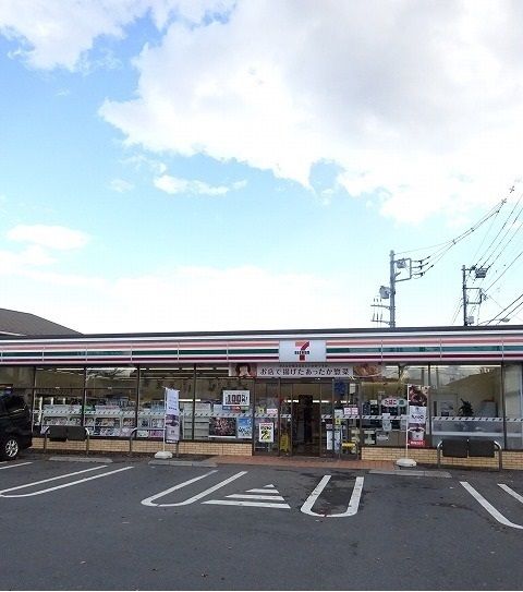 近くのセブンイレブンまで220m（徒歩3分）