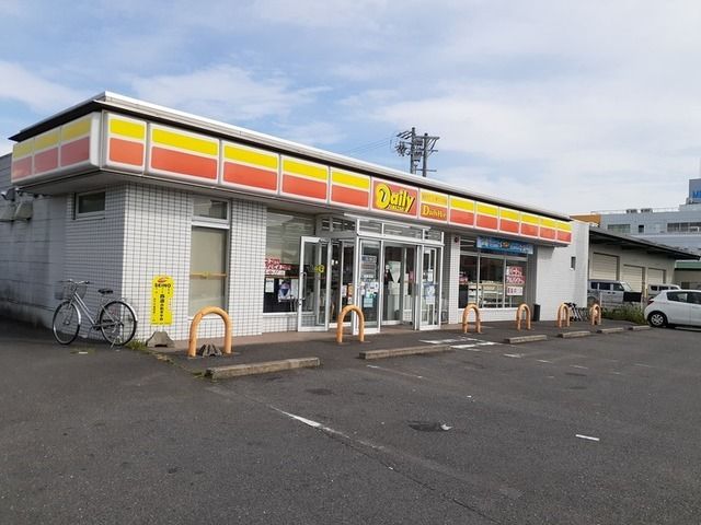 近くのデイリーヤマザキ羽島インター店まで140m（徒歩2分）