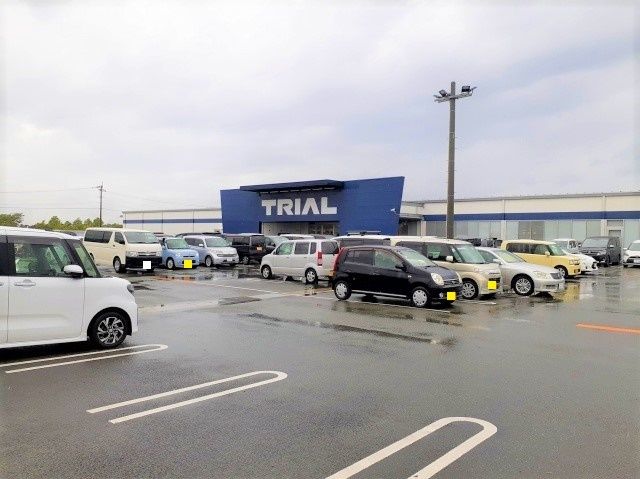 近くのメガセンタートライアル大津店まで2,100m（徒歩27分）