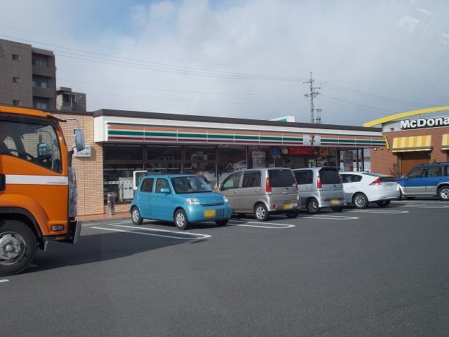 近くのセブンイレブン  塩尻北店まで150m（徒歩2分）