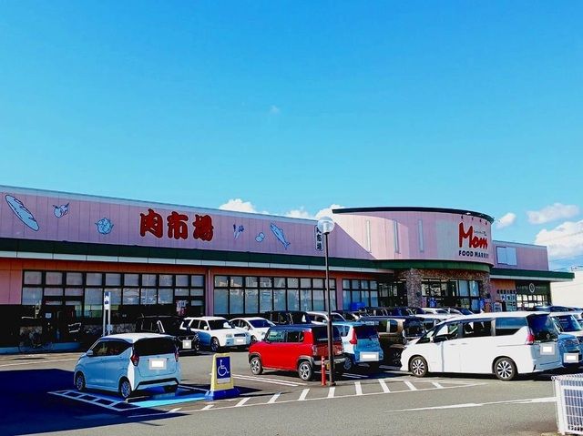 近くのフードマーケットマム富士厚原店まで1,100m（徒歩14分）