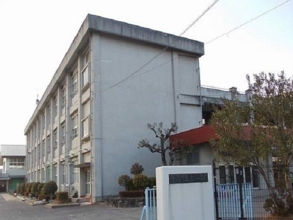 近くの庄小学校まで350m（徒歩5分）