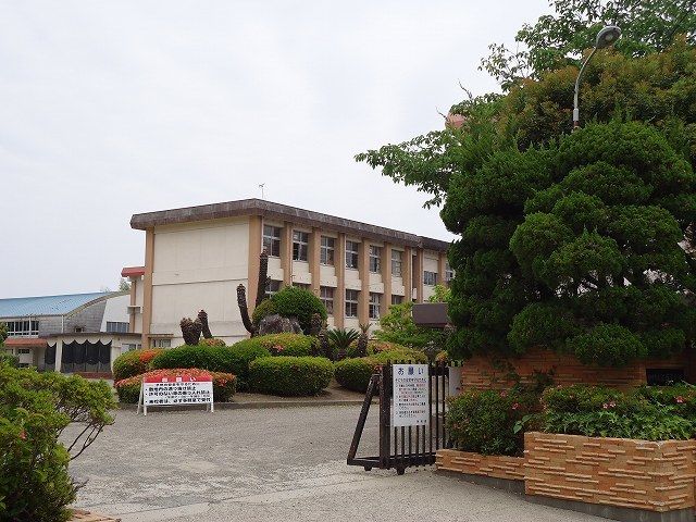 近くの江南小学校まで220m（徒歩3分）
