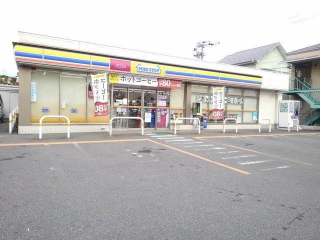 近くのミニストップ月隈店まで800m(徒歩10分)