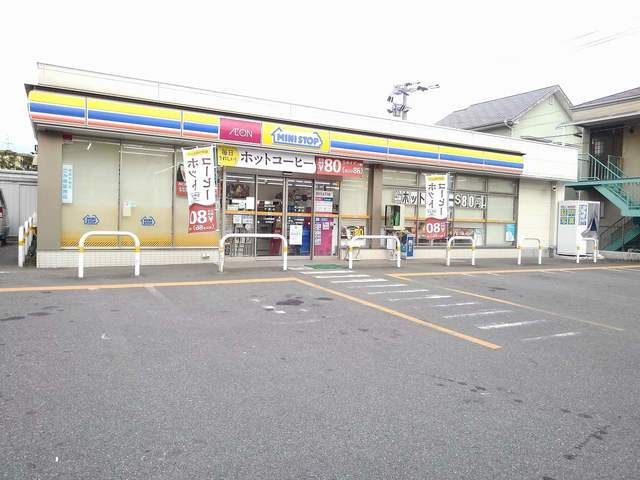 近くのミニストップ月隈店まで800m（徒歩10分）
