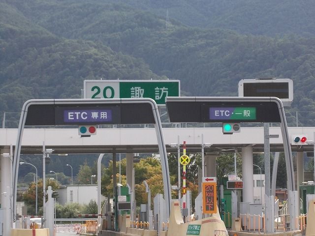 近くの諏訪インターまで1,600m（徒歩20分）