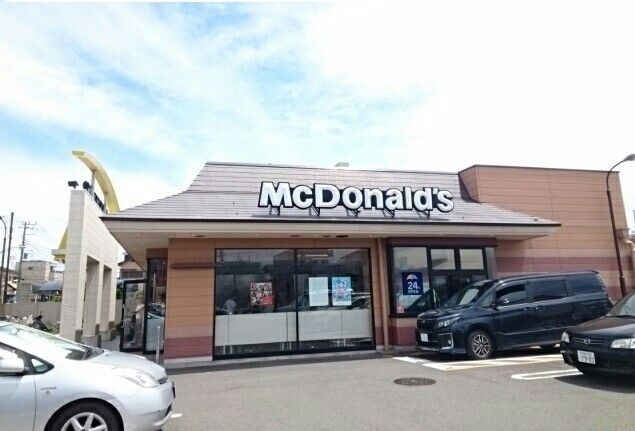 近くのマクドナルドまで240m（徒歩3分）
