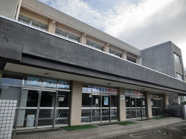 近くの喜連川中学校まで2,400m(徒歩30分)