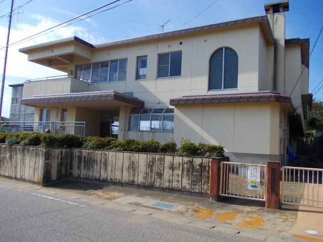 近くの粟ノ保保育所まで1,800m(徒歩23分)