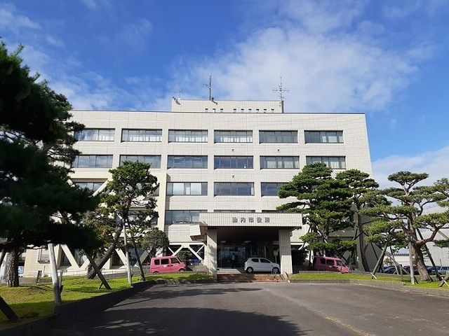 近くの役所まで800m（徒歩10分）